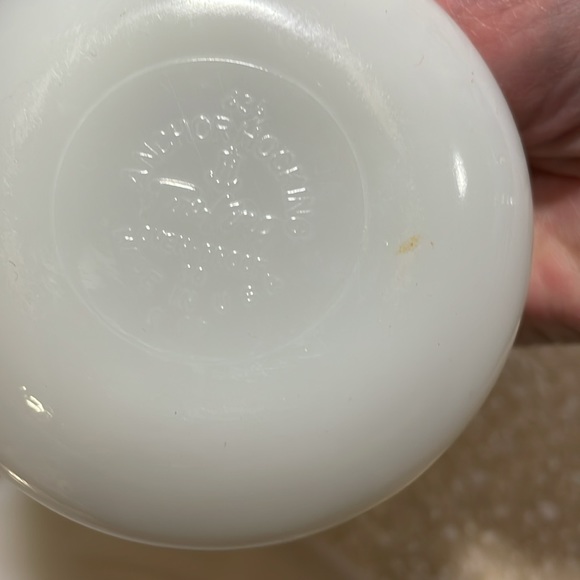 Vintage Fire-king 9” pie plate and 2 Fire king custard bowls - Picture 3 of 4